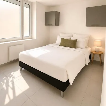 Lunea- Central, Bright, Serene Apartment *