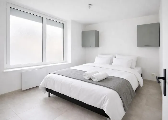 Lunea- Central, Bright, Serene